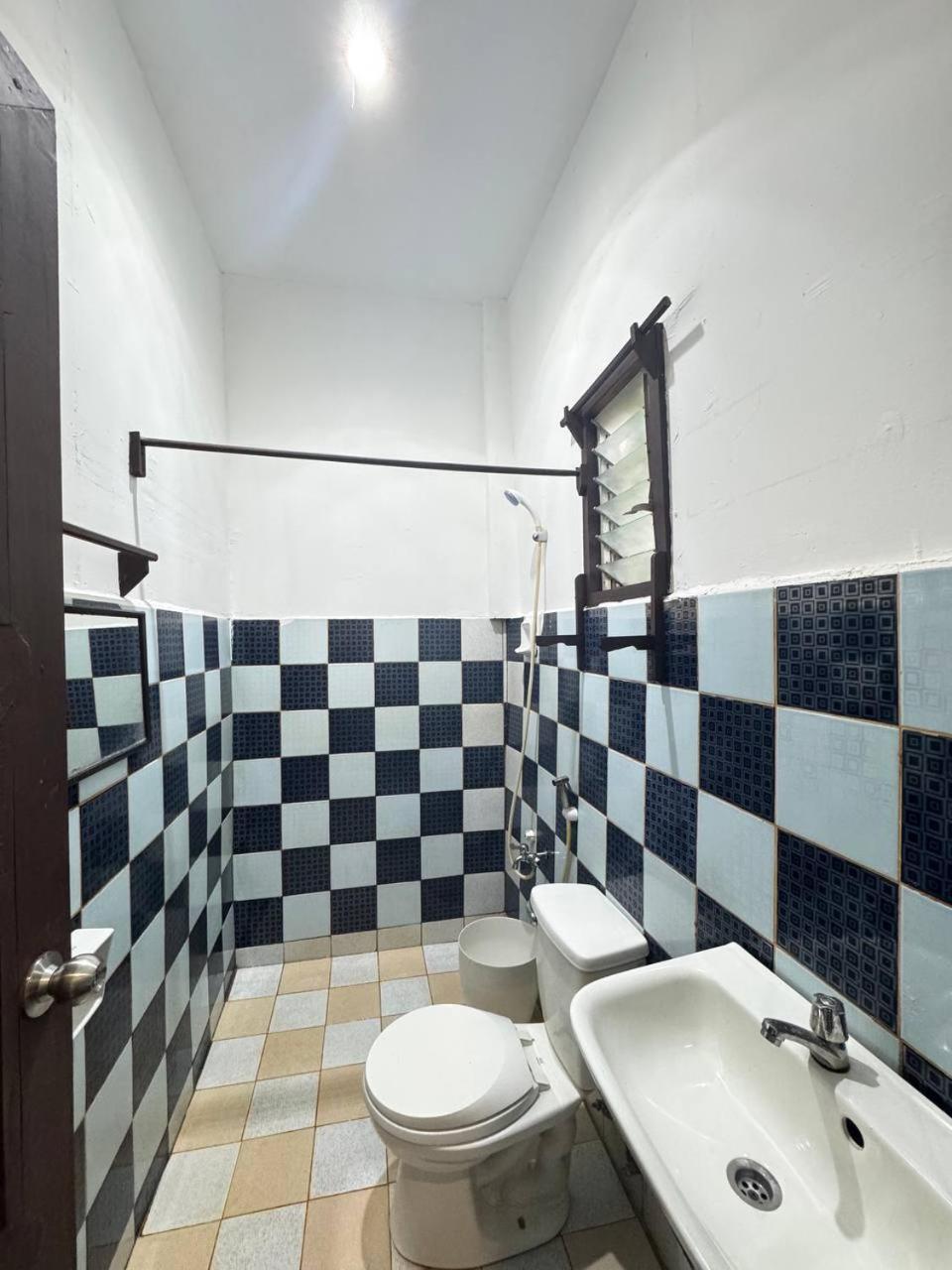 Aquaholik Traveler'S Lodge El Nido Exterior photo
